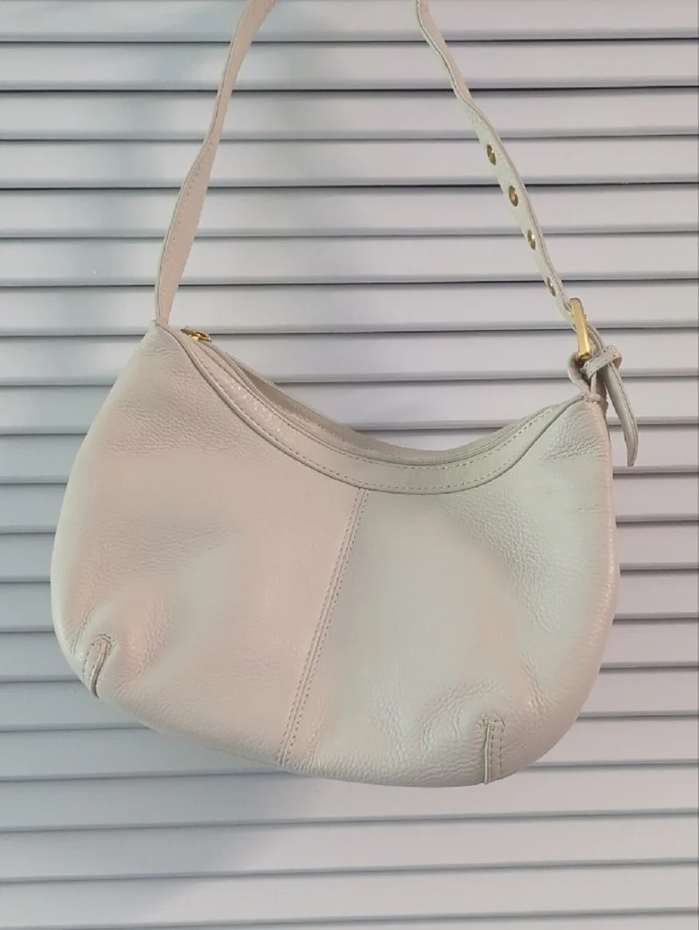 Stone Mountain Accessories Cream Shoulder Bag with Gold Hardware - Picture 5 of 8